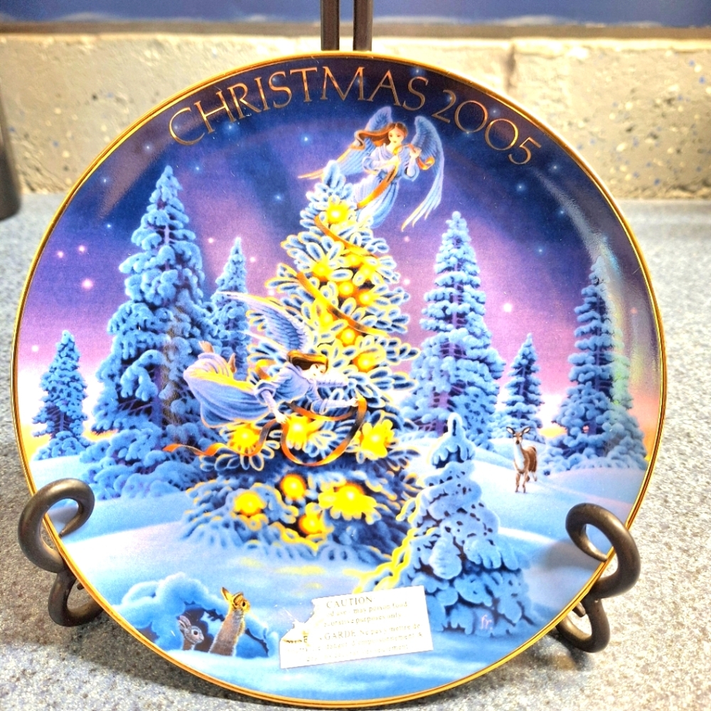 Avon "Angel Lights" 2005  Porcelain Christmas Plate F958161, NWT
